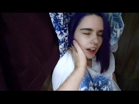 ❤️ Fann systur mína í skápnum og hjálpaði henni að koma Kynlífsmyndband hjá okkur ️❤